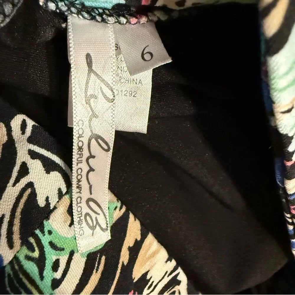 Lulu-B Vibrant Stretchy Floral Mini Skirt - Black w/ Multicolor Size 6
